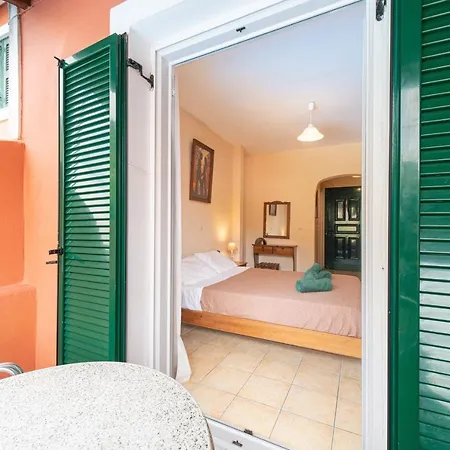 Arianna 16 * Paleokastritsa