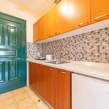 Arianna 16 Paleokastritsa